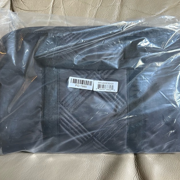 Lug Wicked x Lug Flash SE Cosmetic Case Black NEW - Picture 1 of 15